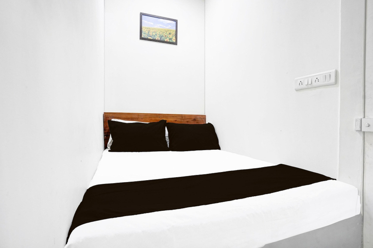 Room 5, Super Hotel O BKC Santacruz East, Mumbai Suburban