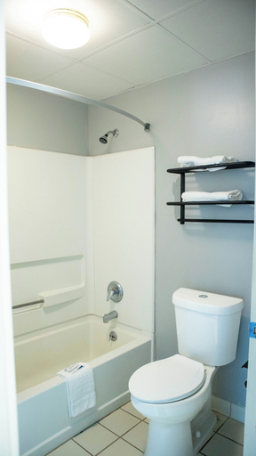 Bathroom 3, Executive Inn, Caswell
