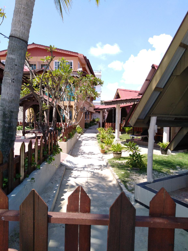 Exterior 2