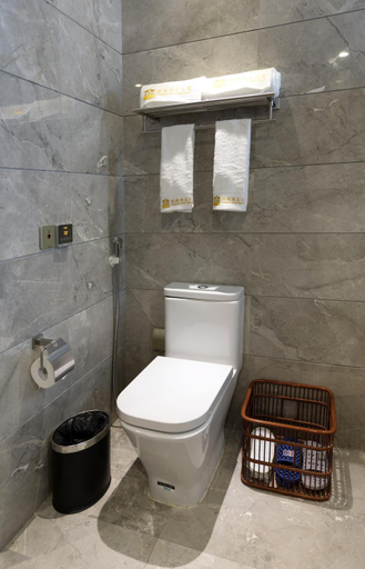 Bathroom 28