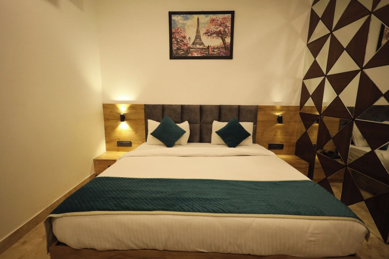Bedroom 5, RADHA BIHARI NIKUNJ INN & RESTAURANT, Mathura