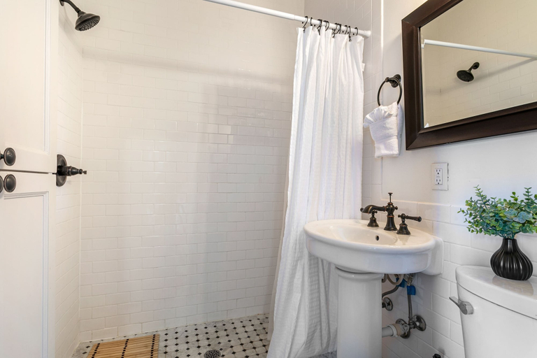 Bathroom 3, Jazz Haven Spacious 3BR Condo, Orleans