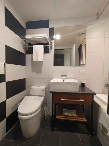 Bathroom 4, Hotel J, Taoyuan