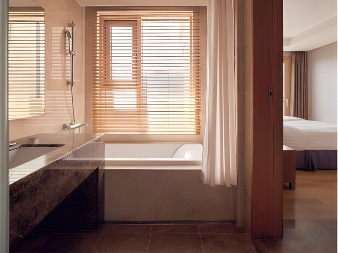 Bathroom 4, Sono Felice Delpino, Goseong