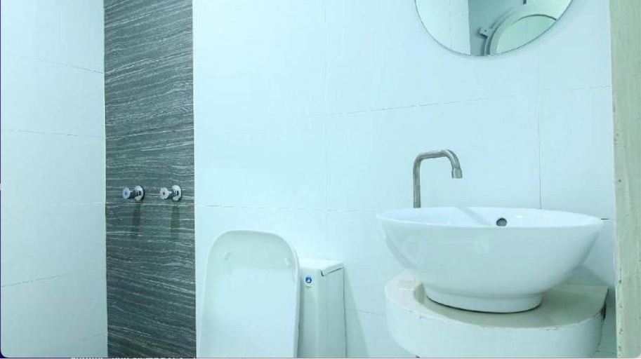 Bathroom 4, Astrotel Novaliches, Kalookan City