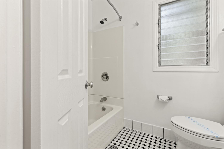 Bathroom 3, Ocean Lodge Santa Monica Beach Hotel, Los Angeles
