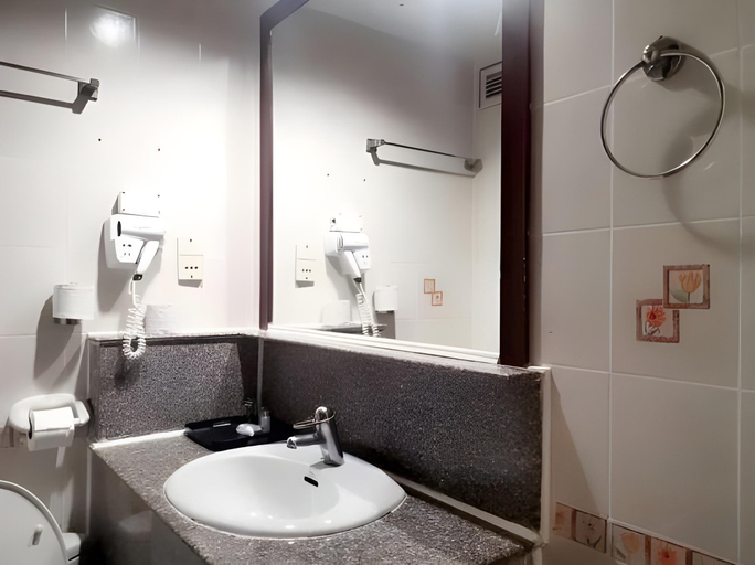 Bathroom 17