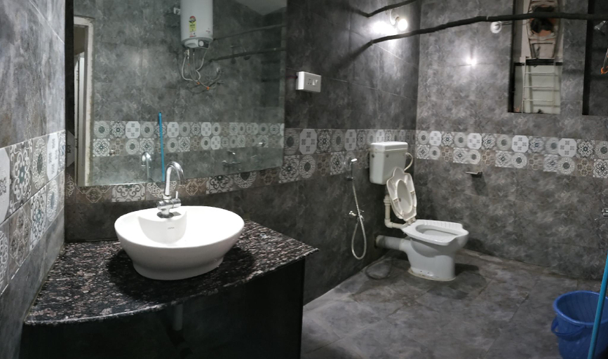 Bathroom 2, monkey mind hostel, South Goa