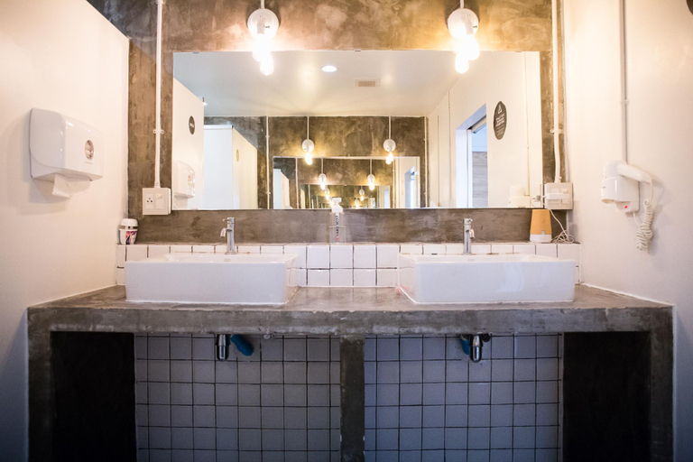 Bathroom 10