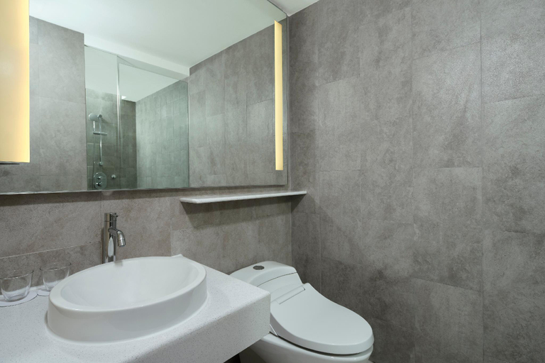 Bathroom 16