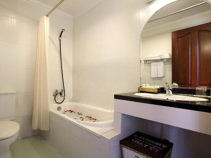 Bathroom 14