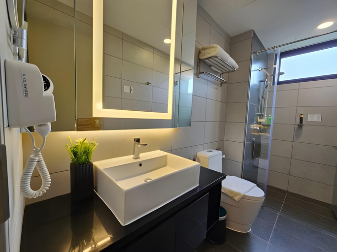 Bathroom 28