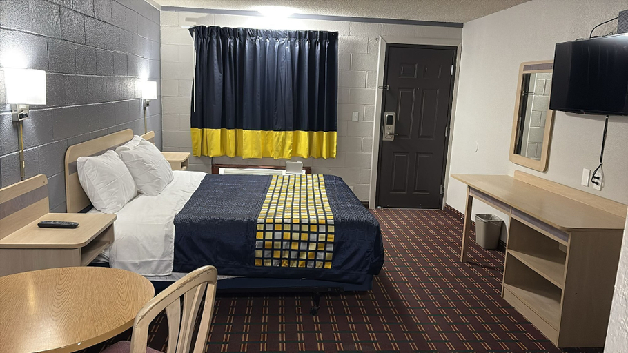 Bedroom 2, Sage & Sand Motel, Natrona