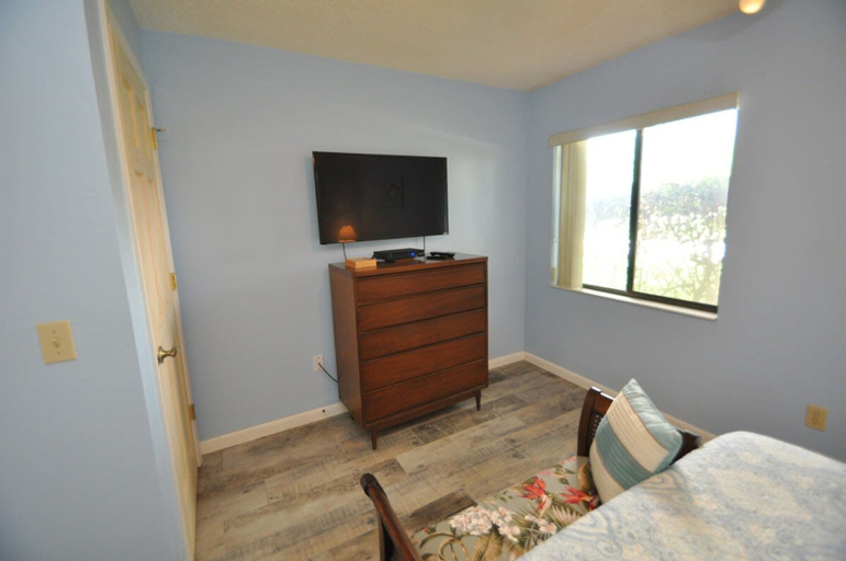 Room 5, Salty Breeze Canal Front Pool Home W Boat Dock, Flagler