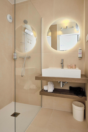 Bathroom 4, Artemia Hôtel, Gard