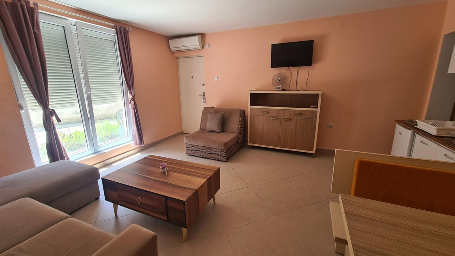 Others 4, Apartments Bulatovic