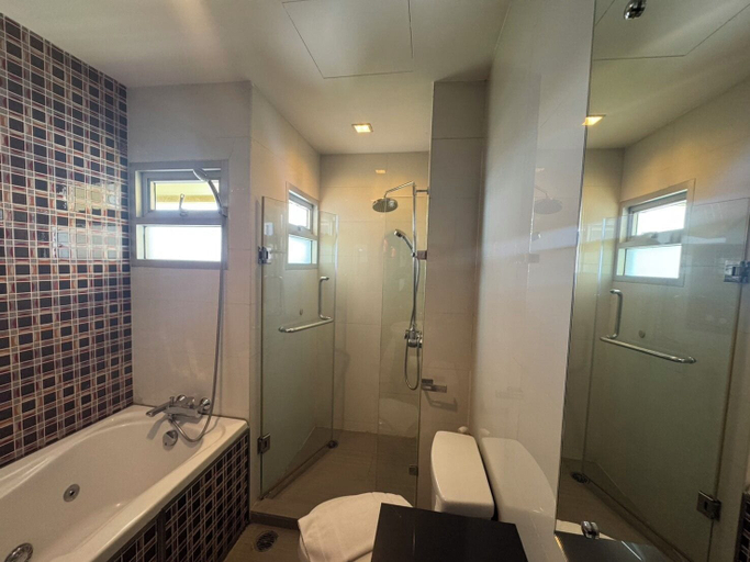 Bathroom 5, Palette Bella B All Suites Bangkok Hotel, Khlong San