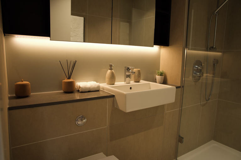 Bathroom 3, Luxurious Haven in Battersea, London