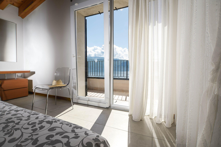 Room 3, Residence Nautic Resort San Carlo, Gargnano, Brescia