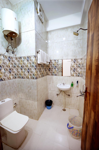 Bathroom 3, Taj Niwas Homestay, Agra