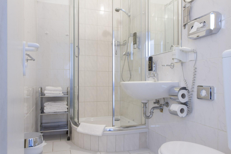 Bathroom 4, Aparthotel Vega, Berlin
