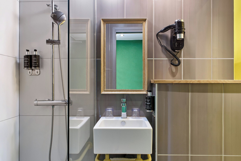 Bathroom 5, Hôtel Joséphine & SPA by HappyCulture, Paris