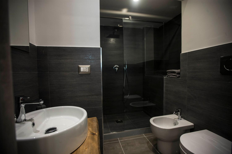 Bathroom 4, B&B GB Napoli Central Station, Napoli