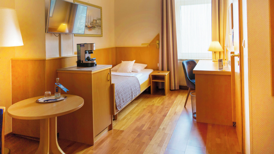 Bedroom 5, Komfort Hotel am Kurpark, Hochtaunuskreis