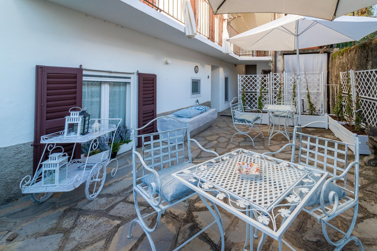 Room 5, Loving Loppia by Wonderful Italy - Glicine, Como