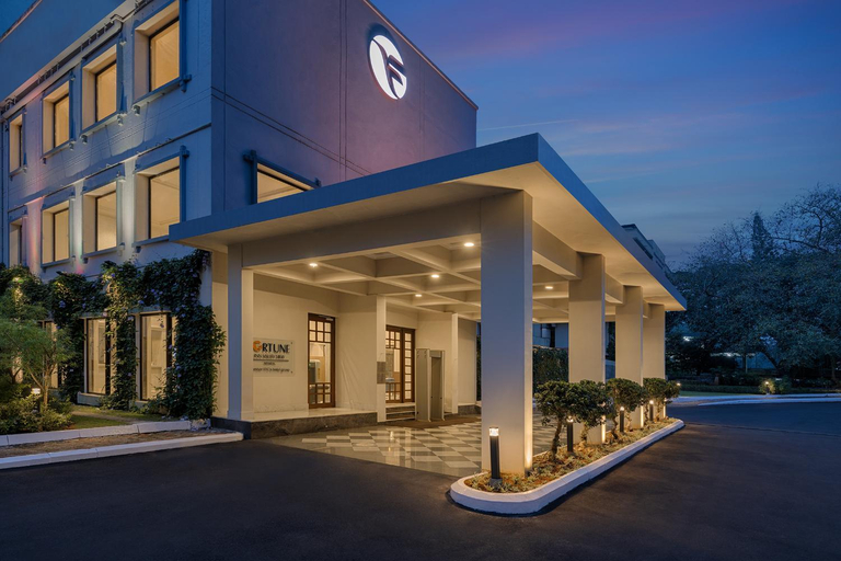 Exterior & Views