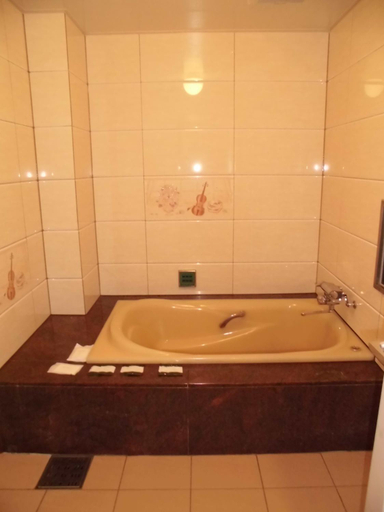 Bathroom 2, Hotel D.D, Kashiba