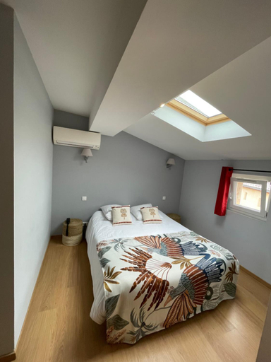 Bedroom 2, Logis Hotel de la Tour Libourne, Gironde