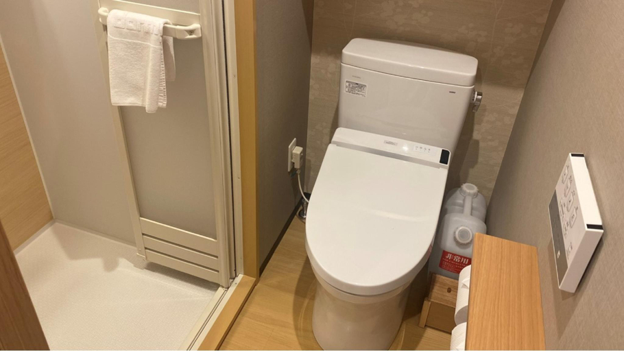 Bathroom 14