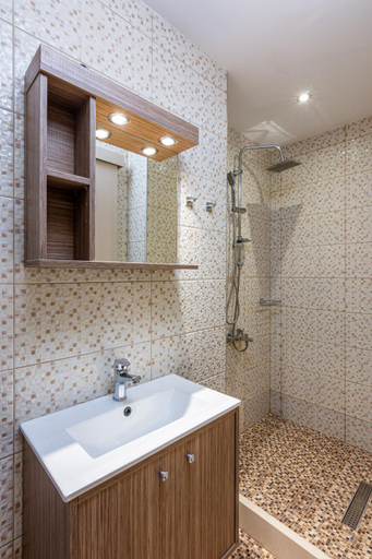 Bathroom 5, Galini Apartments, Crete