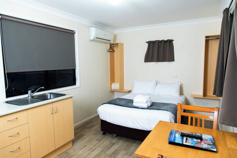 Bedroom 2, BIG4 Toowoomba Holiday Park, Toowoomba - West