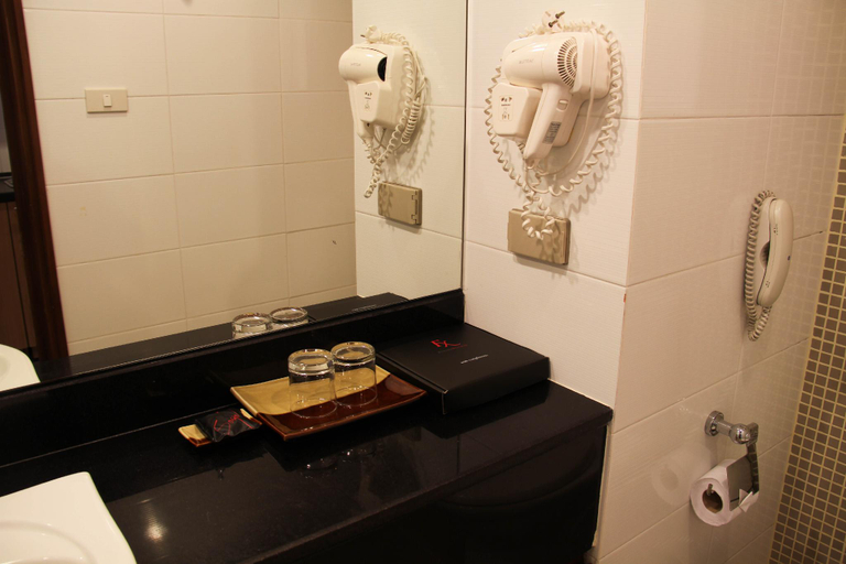 Bathroom 10
