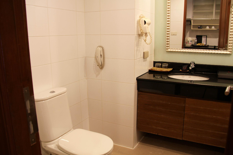 Bathroom 12