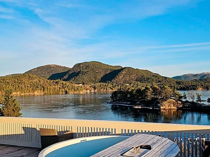 Spa treatment, 6 Person Holiday Home in Hosteland, Masfjorden