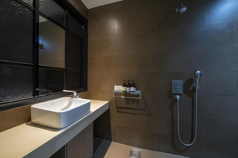 Bathroom 27