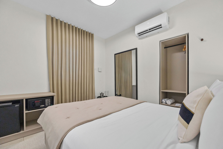 Bedroom 4, The Weekender Hotel