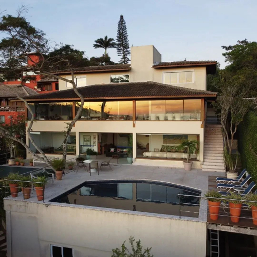 Exterior & Views