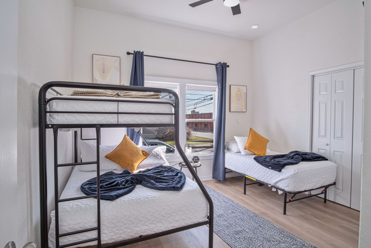 Room 2, Create Memories 4BR 3BA Near Riverwalk Downtown, Bexar