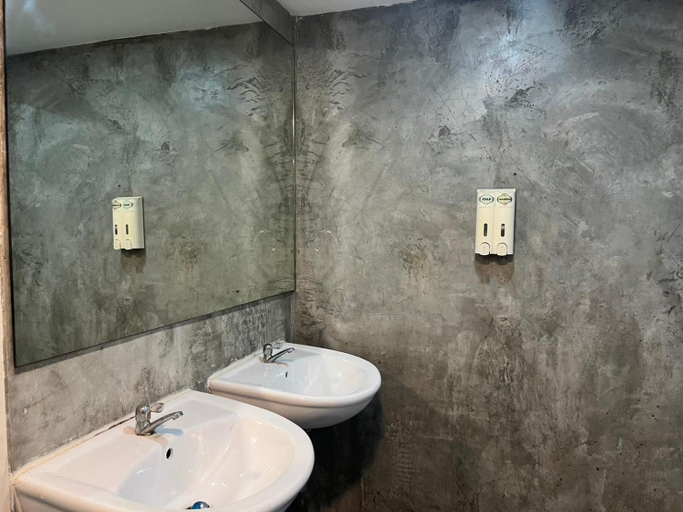 Bathroom 3, V30 Sukhumvit, Khlong Toey