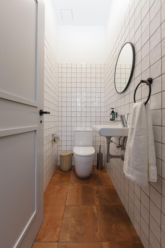 Bathroom 2, Jardim das Camelias, Madalena