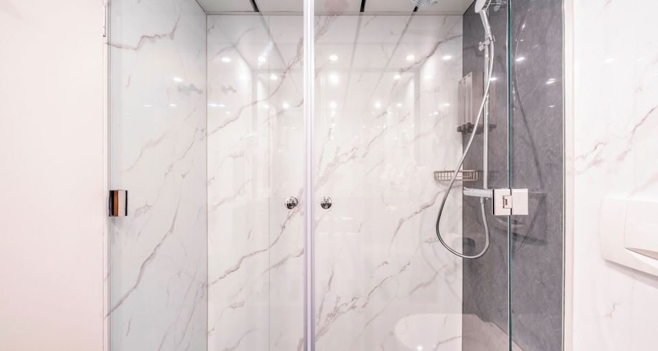 Bathroom 5, PLAZA Premium Parkhotel Neu-Ulm, Neu-Ulm