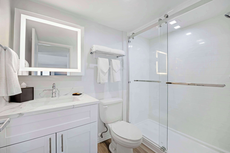 Bathroom 3, Best Western Plus Beach Resort, Lee