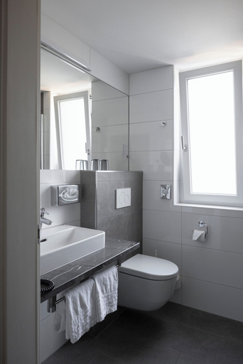 Bathroom 4, Hotel Goldenes Schiff, Gmunden