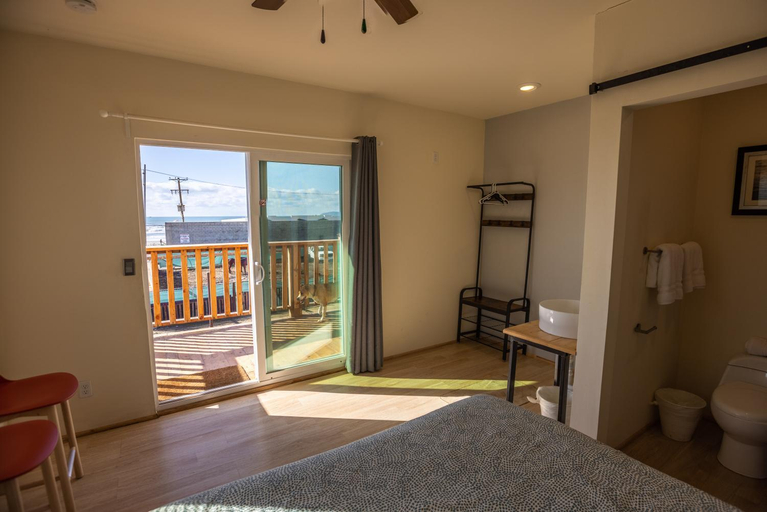 Bedroom, Checkpoint, Tijuana
