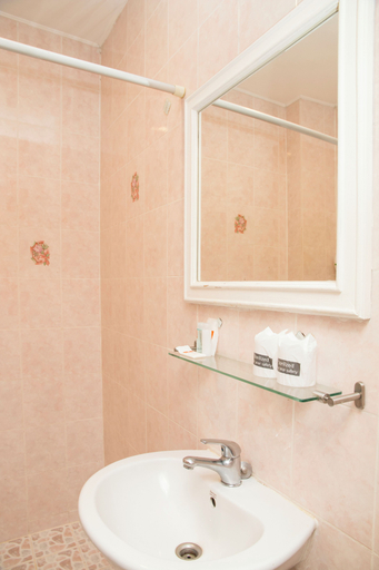 Bathroom 3, S Lodge Pattaya (formally known as Sabai Lodge), Pattaya
