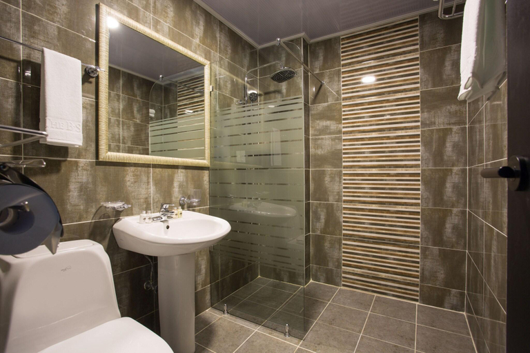 Bathroom 4, The BS Hotel, Dong